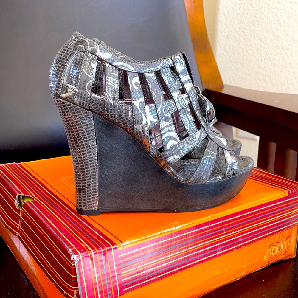 Embellished plataform! NEW! Very stylish!